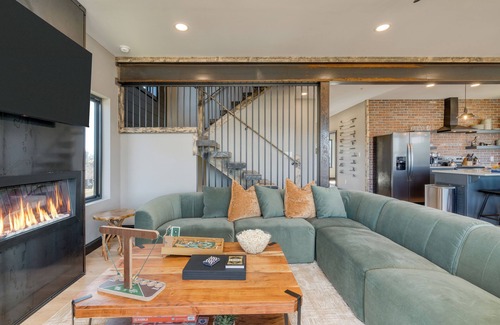 Sevierville House | Private Golf Sim, Firepit & Mountain View Near Dollywood | New Construction!