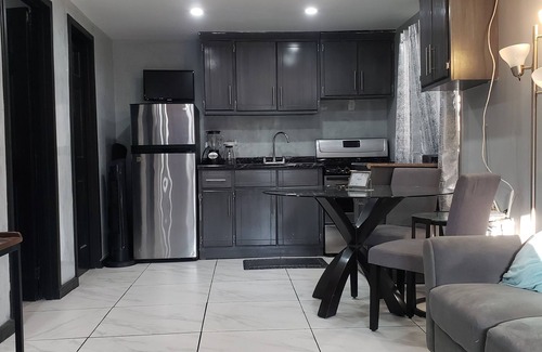 Playas de Tijuana House | Private Gorgeous Cozy Modern home/5 min Drive from beach, righ across from park