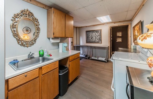Ovid Hotel | Private Group Accommodations w/Events & Game Room