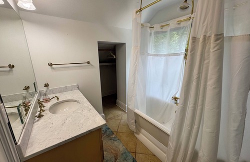 Water Mill House | Private guest apartment close to beach with pool & tennis