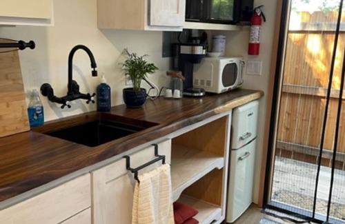 Santa Barbara Apartment | Private guest casita among the California Oaks on San Marcos Pass