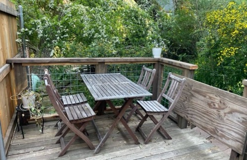 Santa Barbara Apartment | Private guest casita among the California Oaks on San Marcos Pass