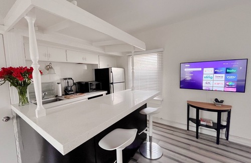 Beverly Hills Apartment | Private Guest House in the heart of Beverly Hills