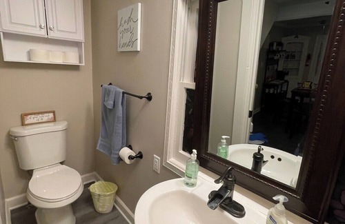 Independence House | Private Guest House, Quick City Access!