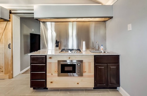 Oak Cliff Apartment | Private Guest House - Charming Neighborhood!