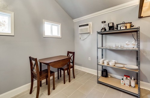 Oak Cliff Apartment | Private Guest House - Charming Neighborhood!