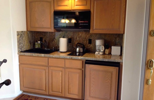 Rosalie Place Cottage | Private guest house near TPC Golf, Car Shows, Spring Training, and hiking trails