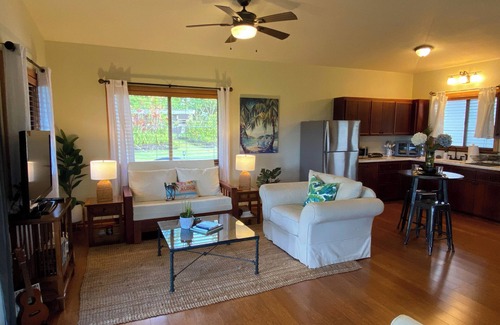 Orchidlands Estates Cottage | Private guest house on gorgeous tropical 3 acre estate perfect central location.