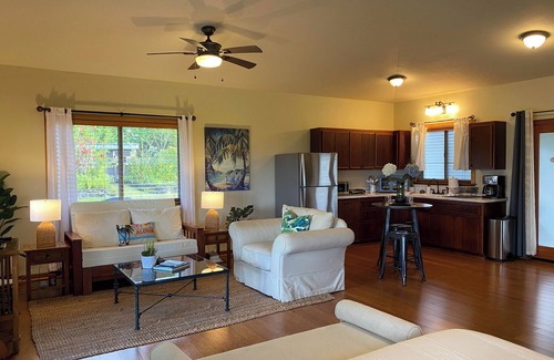 Orchidlands Estates Cottage | Private guest house on gorgeous tropical 3 acre estate perfect central location.