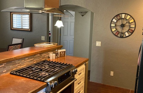 Oro Valley House | Private guest house on its own two acres. We offer discounted monthly rates.