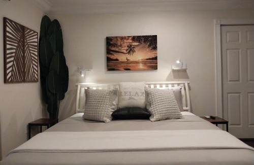 Leeward Settlement House | Private Guest House 2 bedrooms & 2 baths near Grace Bay Beach & Long Bay Beach.