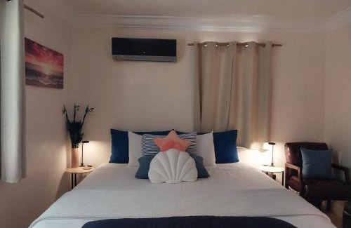 Leeward Settlement House | Private Guest House 2 bedrooms & 2 baths near Grace Bay Beach & Long Bay Beach.