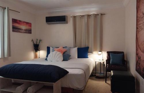 Leeward Settlement House | Private Guest House 2 bedrooms & 2 baths near Grace Bay Beach & Long Bay Beach.