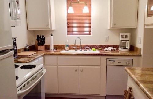 Sherman Oaks House | Private Guest House Great Gardens Swimming Pool