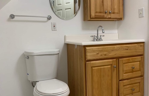 Little Woods House | Private Guest House Near Downtown