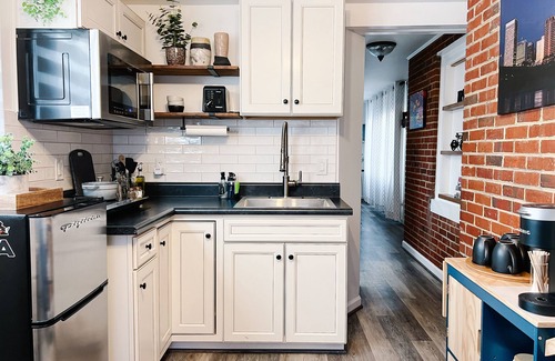 Richmond Apartment | Private Guest house with Parking and Wi-Fi in a Central Location