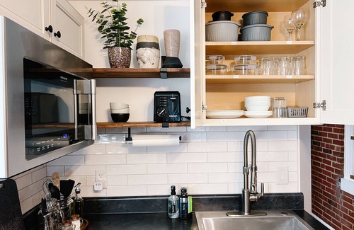 Richmond Apartment | Private Guest house with Parking and Wi-Fi in a Central Location