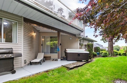 Townline Hill House | Private guest room with hot tub and full gym in Abbotsford