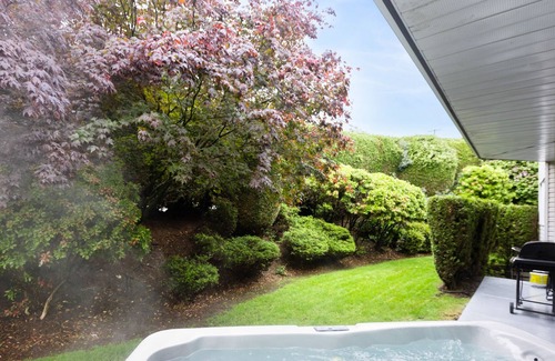 Townline Hill House | Private guest room with hot tub and full gym in Abbotsford