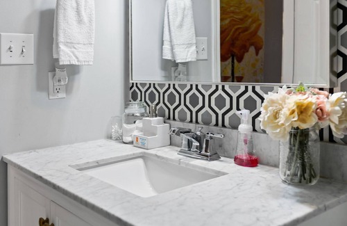 Townline Hill House | Private guest room with hot tub and full gym in Abbotsford