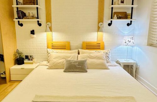Grandview-Woodland House | Private Guest Suite 10mins to Downtown - King Bed - Bathtub - Free Parking