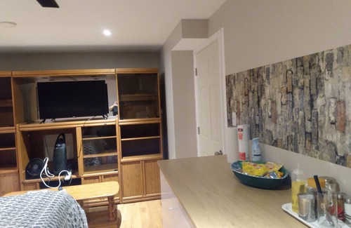 Kitchener House | Private Guest Suite for 2 with Separate Entrance, Kitchen and Bathroom