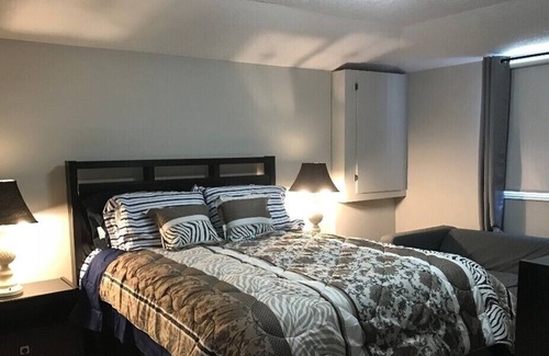 Alcona House | Private guest suite in Innisfil near beach