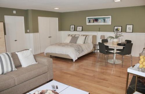 Beverlywood Apartment | Private Guest Suite in West Los Angeles