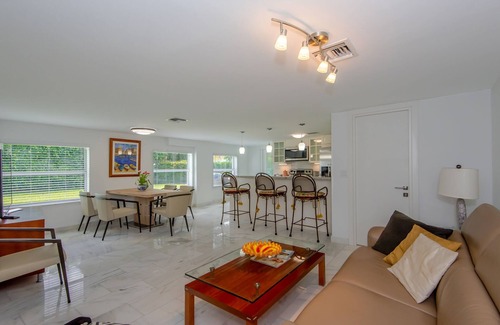 East Fort Lauderdale House | Private Guesthouse Walk to Ocean