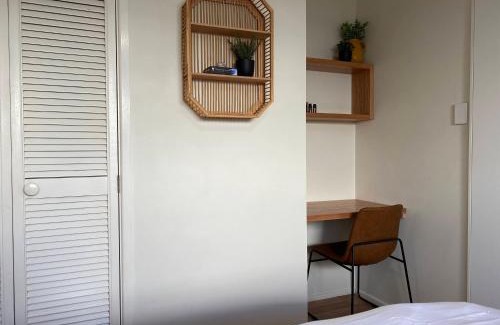 Warana House | Private Guesthouse - Pet friendly - Walk to Beach