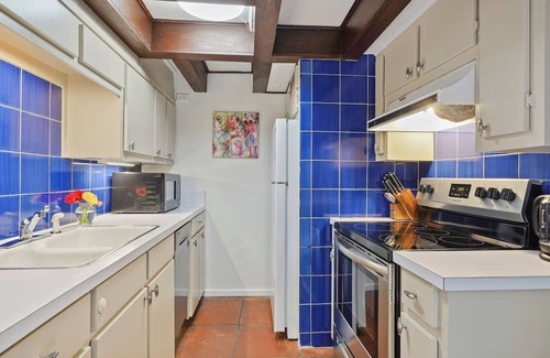Faubourg Marigny Bed & Breakfast | Private Guesthouse - 2 bedrooms, 2.5 bath, meandering courtyard, balconies