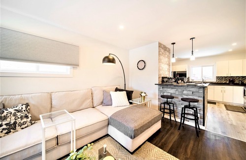 Winnipeg House | Private Gym & Dedicated Office Space.