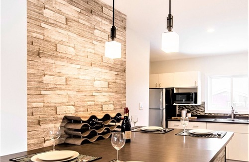 Winnipeg House | Private Gym & Dedicated Office Space.