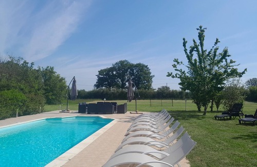 Lys-Saint-Georges Villa | Private hamlet for 16 to 40 people, swimming pool, disco