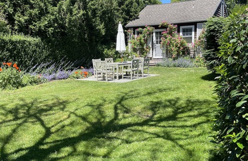Amagansett Lanes Cottage | Private Hamptons cottage in ideal Amagansett location