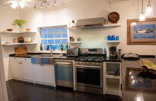 Dunmore Town House | Private Harbour Island Villa 200 steps from Pink Sands Beach