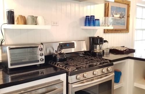 Dunmore Town House | Private Harbour Island Villa 200 steps from Pink Sands Beach