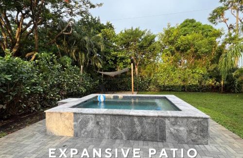 South Middle River House | Private Heated Plunge Pool Spa and Secluded Patio - Fort Lauderdale