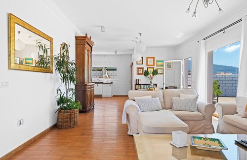 Puerto de la Cruz Villa | Private HEATED pool, Free Ultra Fast Free Wifi, fixbed barbacue, Netflix, views