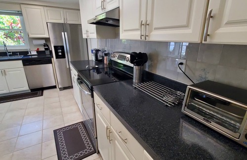 Gulf Gate Estates House | Private heated pool home 2 miles to Siesta Key