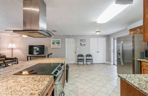 Sarasota Springs House | Private heated pool home mins to beaches and down town Sarasota Pet friendly