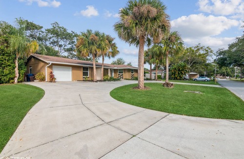 Sarasota Springs House | Private heated pool home mins to beaches and down town Sarasota Pet friendly