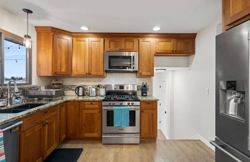 Arvada House | Private Heated Pool~Lake View~Kitchenette~Sleeps 12~Peloton Bike!