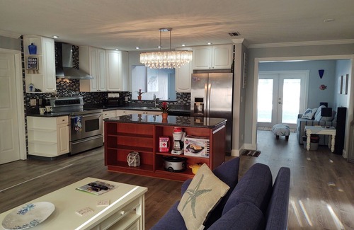 St. Petersburg - Clearwater House | Private heated salt water Pool- Minutes from everything St. Pete has to offer!