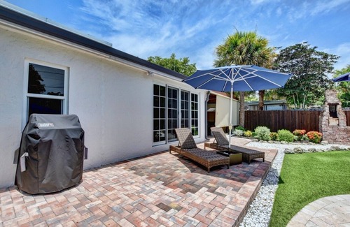 West Palm Beach House | Private Heated Pool, Less than 10 Minutes to Beach and Downtown West Palm Beach!