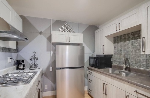 Yorba Linda House | private hidden cottage
