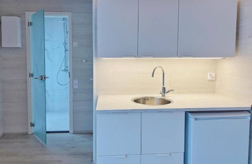 Vaajakoski Apartment | Private High Quality Suite with Sauna & Lake Views
