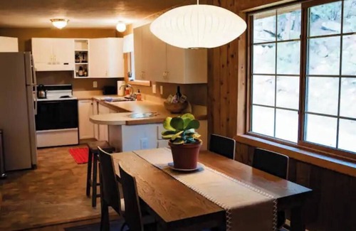 Drake Cabin | Private Hiking Trail! Cozy Canyon Cabin near RMNP w/King bed. Sleeps 4.