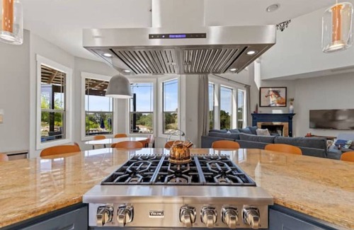 Dripping Springs House | Private Hill Country Oasis withprivate pool &event space close to wedding venues