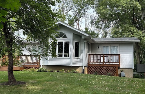 Iowa City House | Private Hilltop Country 3-Bedroom Home